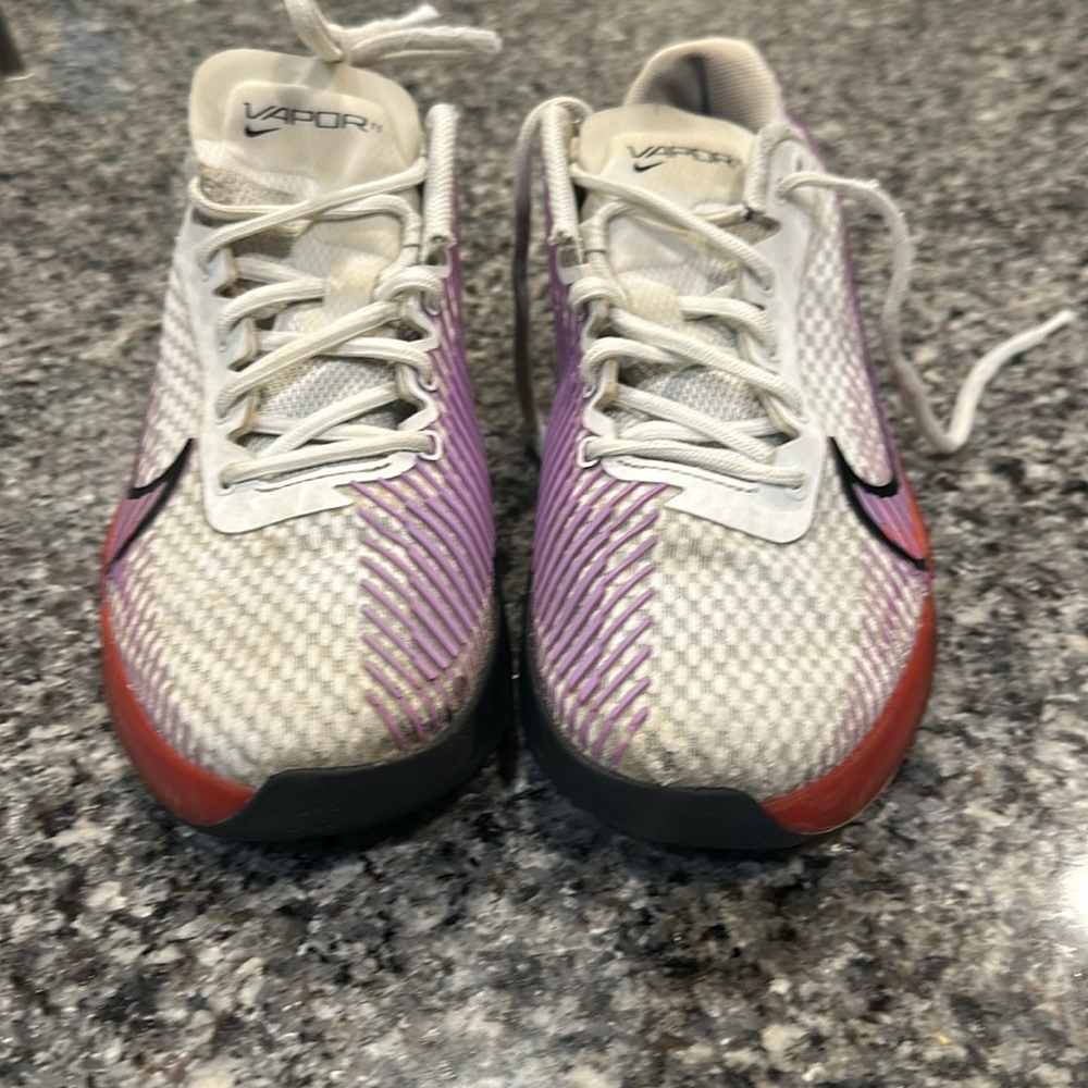 Vapor 11 Nike court shoes
Size men’s 7.5